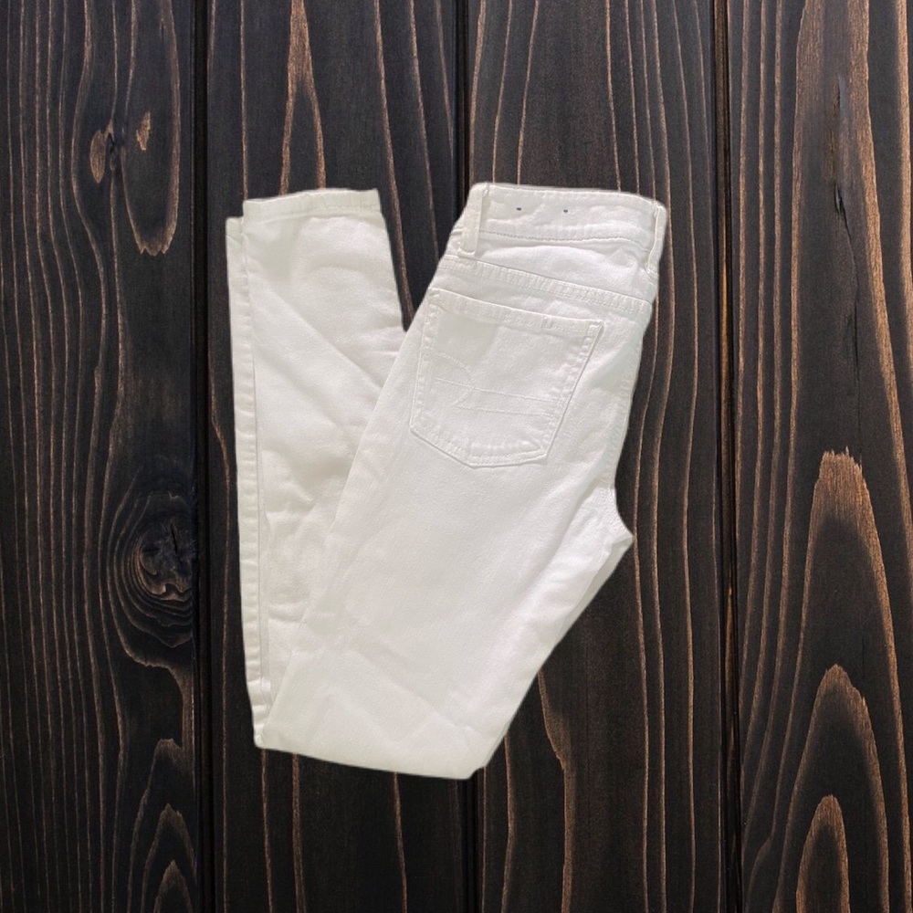 White American Eagle Low-Waisted Jeggings